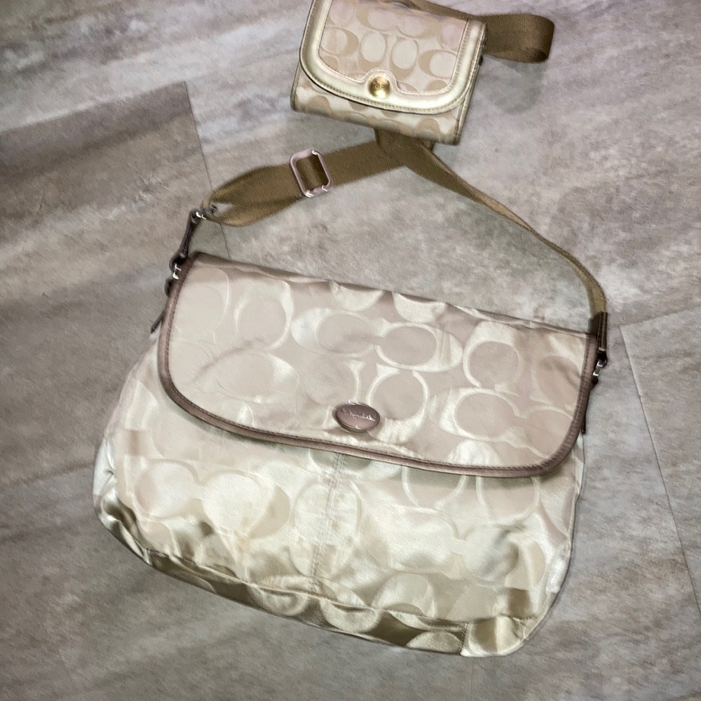 Coach 2piece - Picture 2 of 12